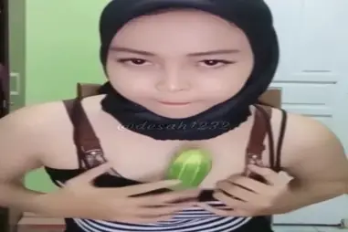 Cewek Jilbab Cantik Live Colmek Pakai Timun 2026