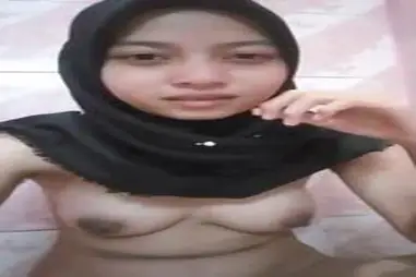 Ukhti Melly Hijab Cantik Pasrah Digenjot - BokepColmek